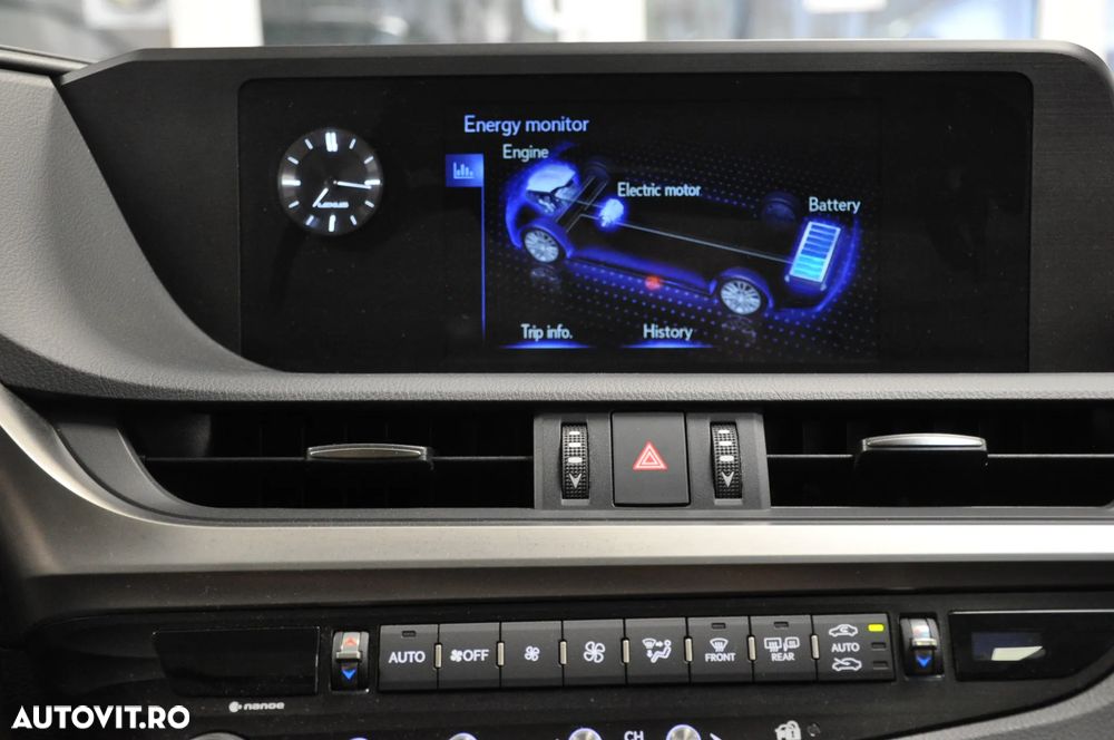 Lexus Seria ES 300h Executive - 16