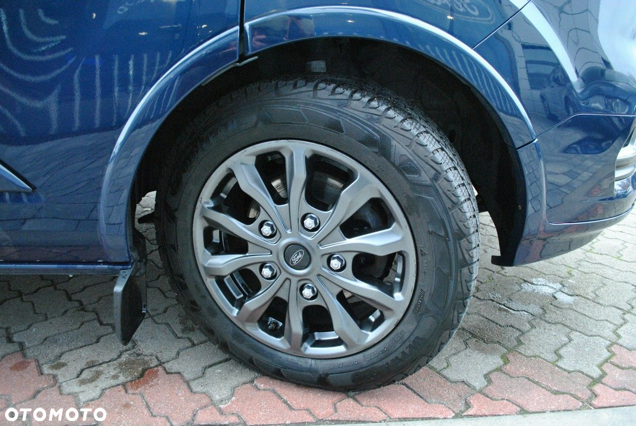 Ford Tourneo Custom - 34