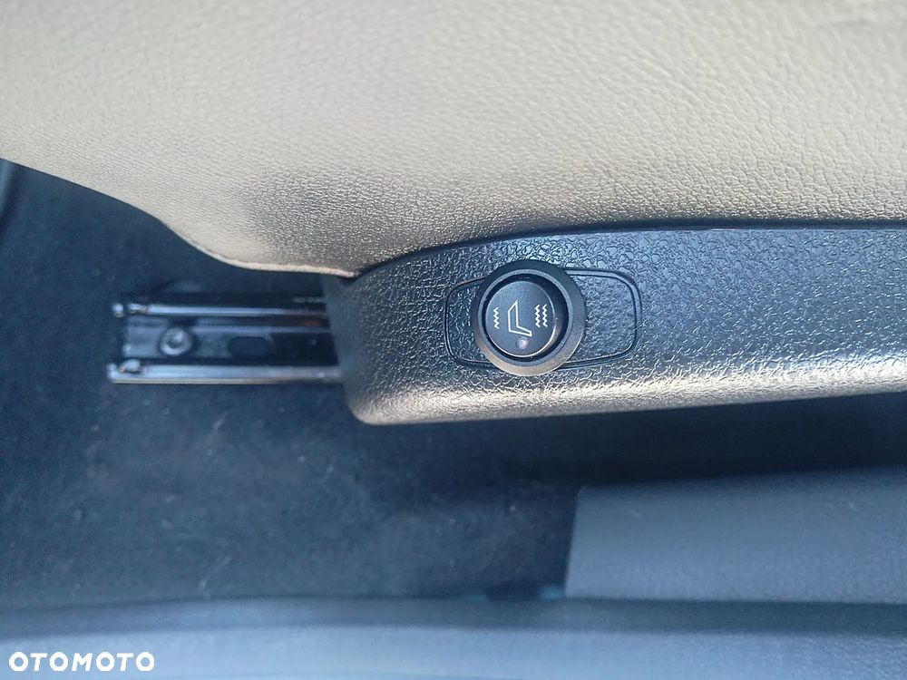 Dacia Lodgy TCe 115 Stepway - 28