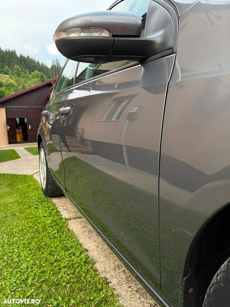 Volkswagen Golf 1.6 TDI DPF Comfortline - 3