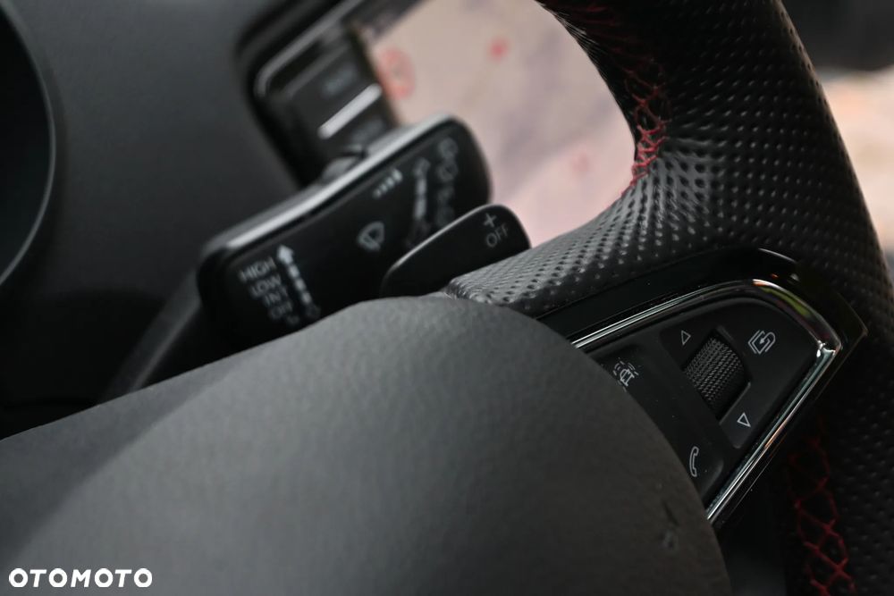 Skoda Octavia Combi 2.0 TDI DSG RS - 31