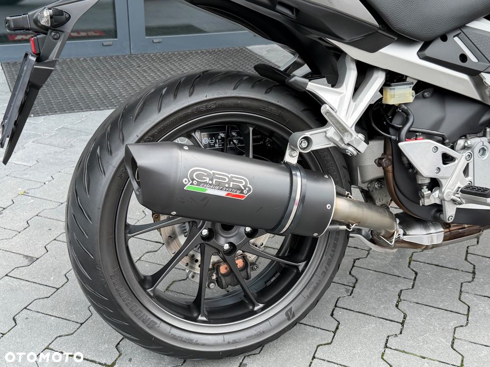 Honda VFR - 12