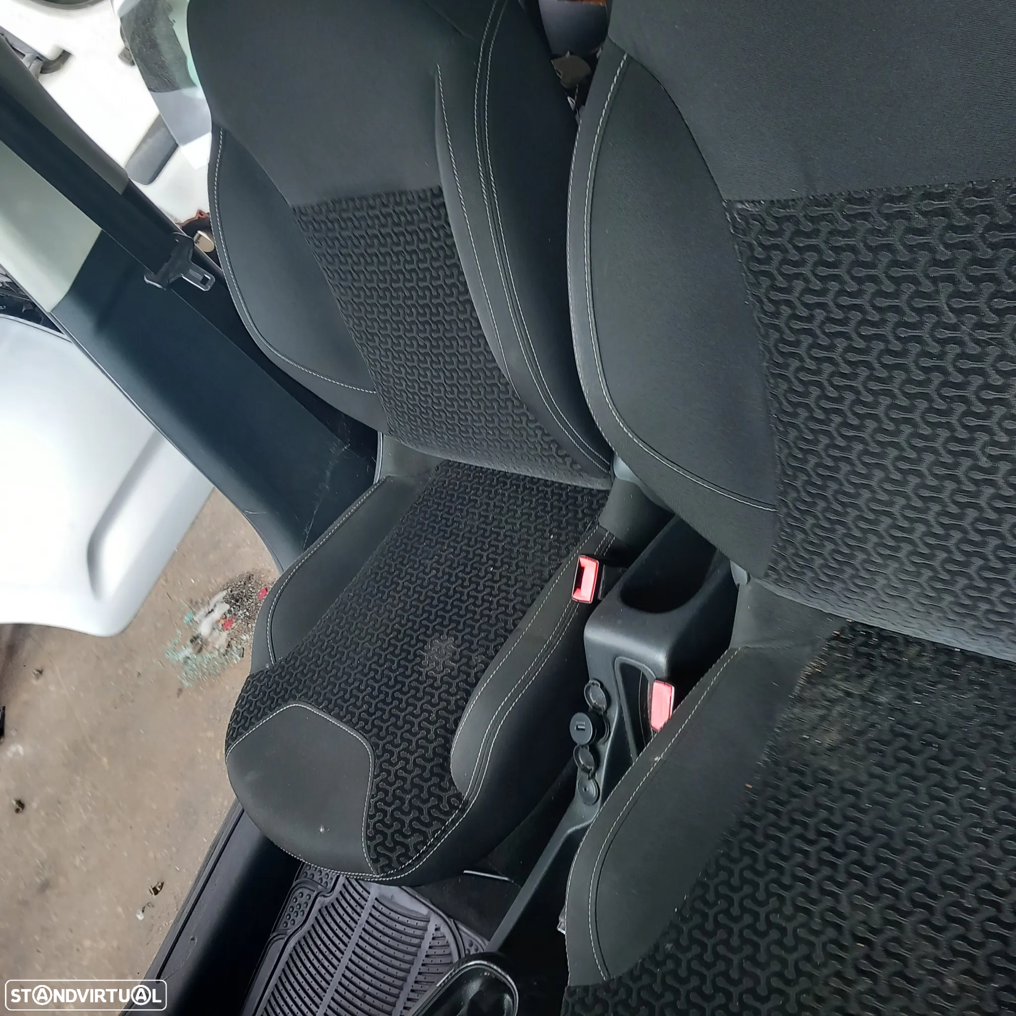 Conjunto bancos citroen c3 ano 2012 - 2
