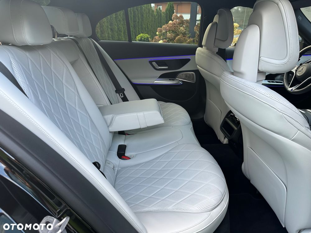 Mercedes-Benz Klasa E 220 d 4-Matic Exclusive - 17