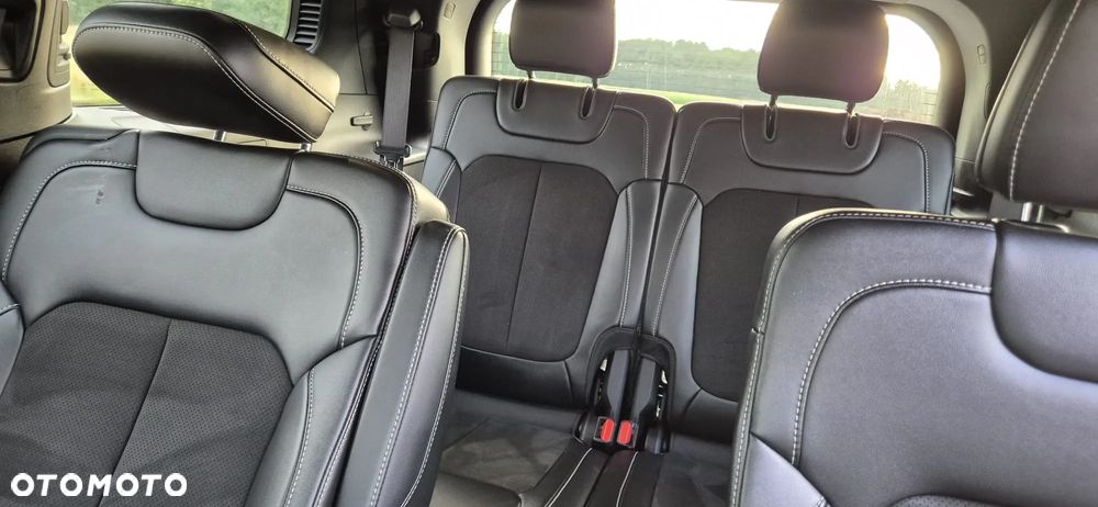 Jeep Grand Cherokee - 12