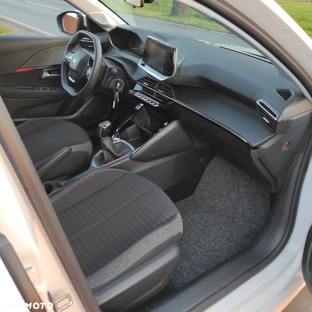 Peugeot 208 - 12