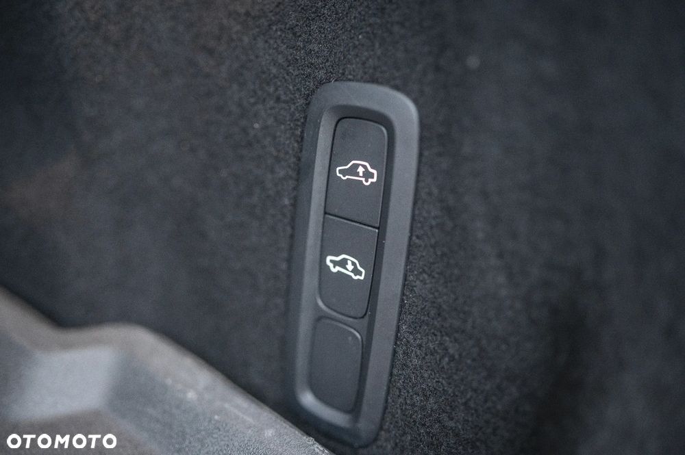 Volvo XC 60 B5 B AWD Ultimate Black Edition - 32