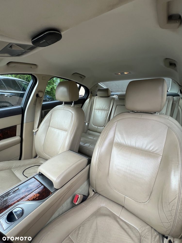 Jaguar XF 2.7 V6 D Premium Luxury - 10