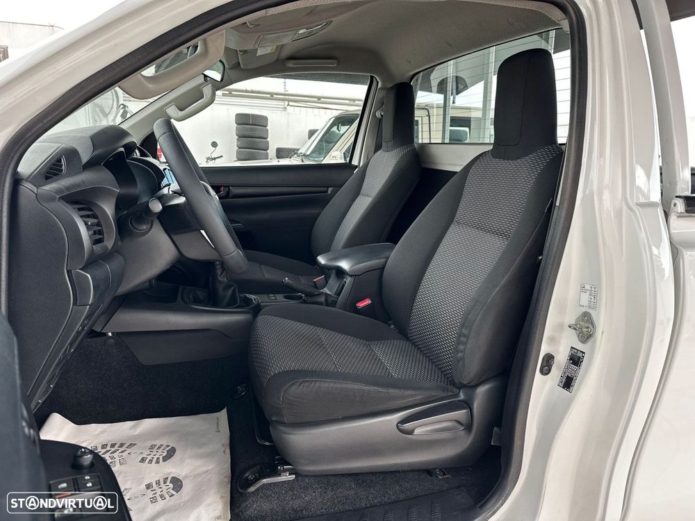 Toyota Hilux - 12