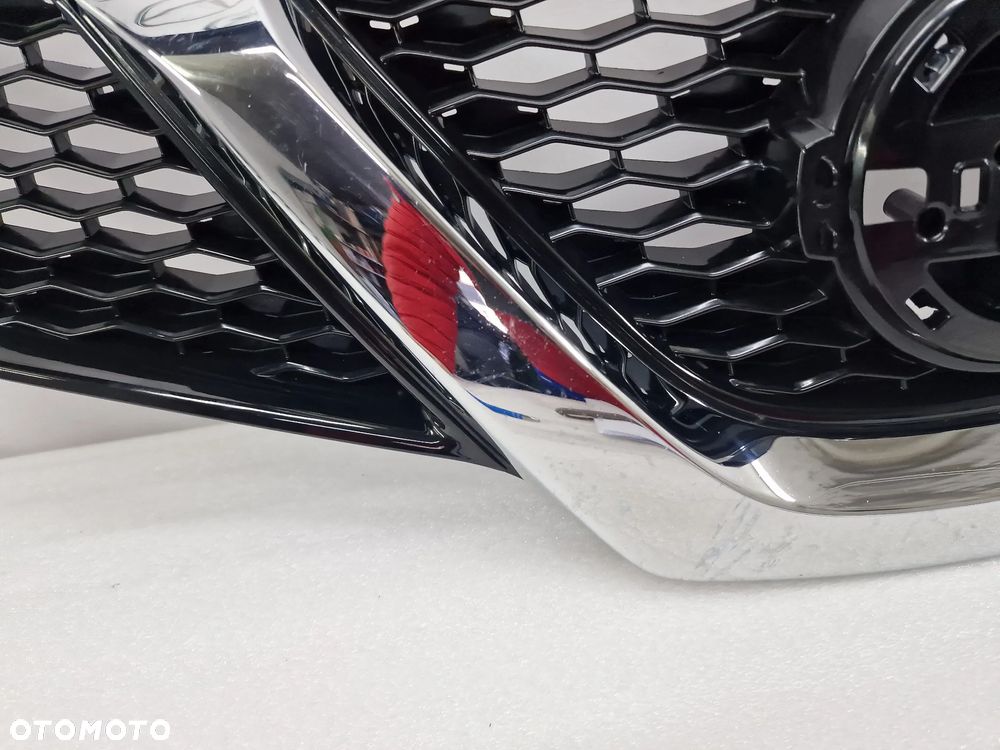 NISSAN QASHQAI J11 ATRAPA / GRILL PRZEDNI PRZÓD NA / POD KAMERĘ , NR 62310-4EA0D / 62310-4EM0D , NR AUKCJI GL265 - 5