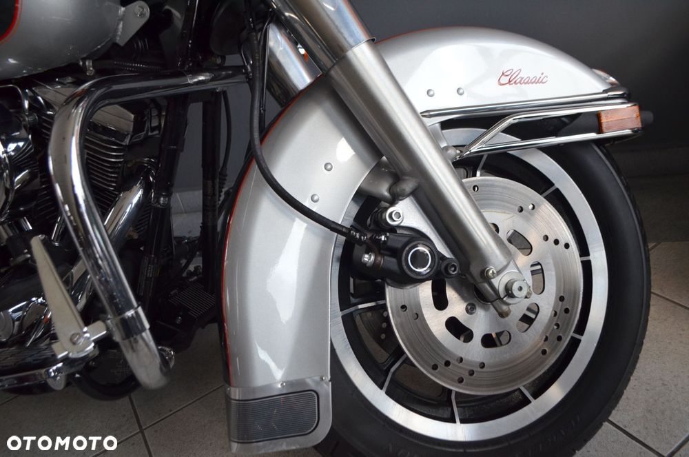 Harley-Davidson FLHT Electra Glide Standard - 16