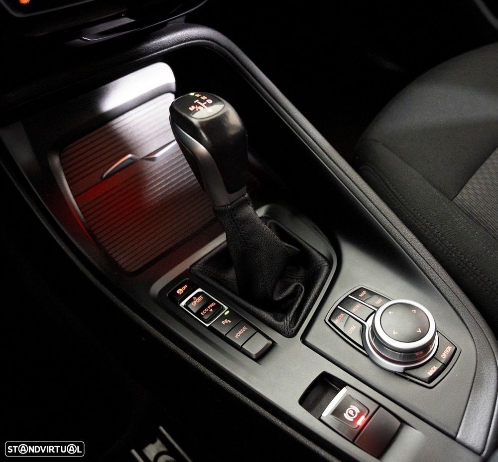 BMW X1 25 e xDrive Corporate Edition - 8