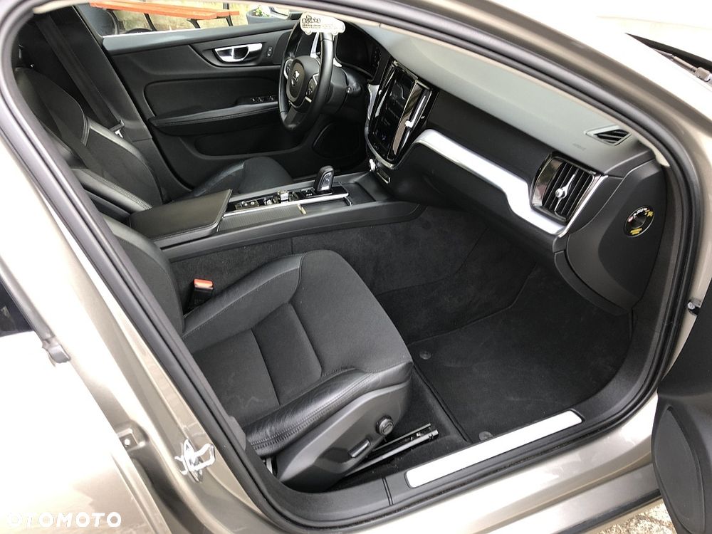 Volvo V60 B4 D Momentum Pro - 36