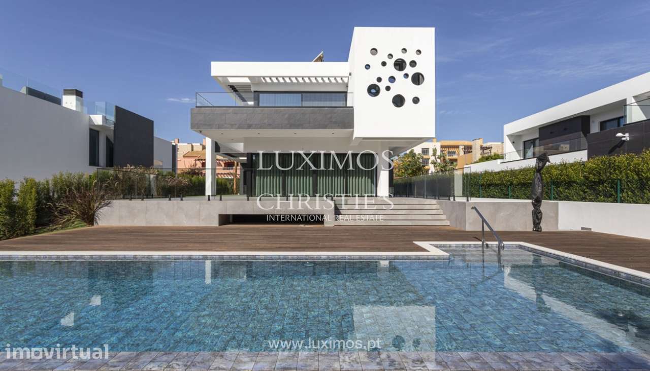 Moradia V4 com piscina e vista golfe, para venda em Vilamoura, Algarve - Grande imagem: 2/30