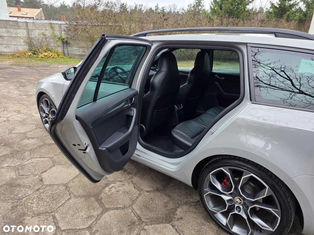 Skoda Octavia 2.0 TDI DSG RS - 10