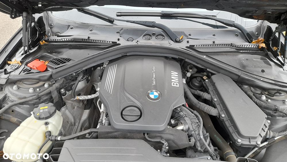 BMW Seria 3 318d - 11