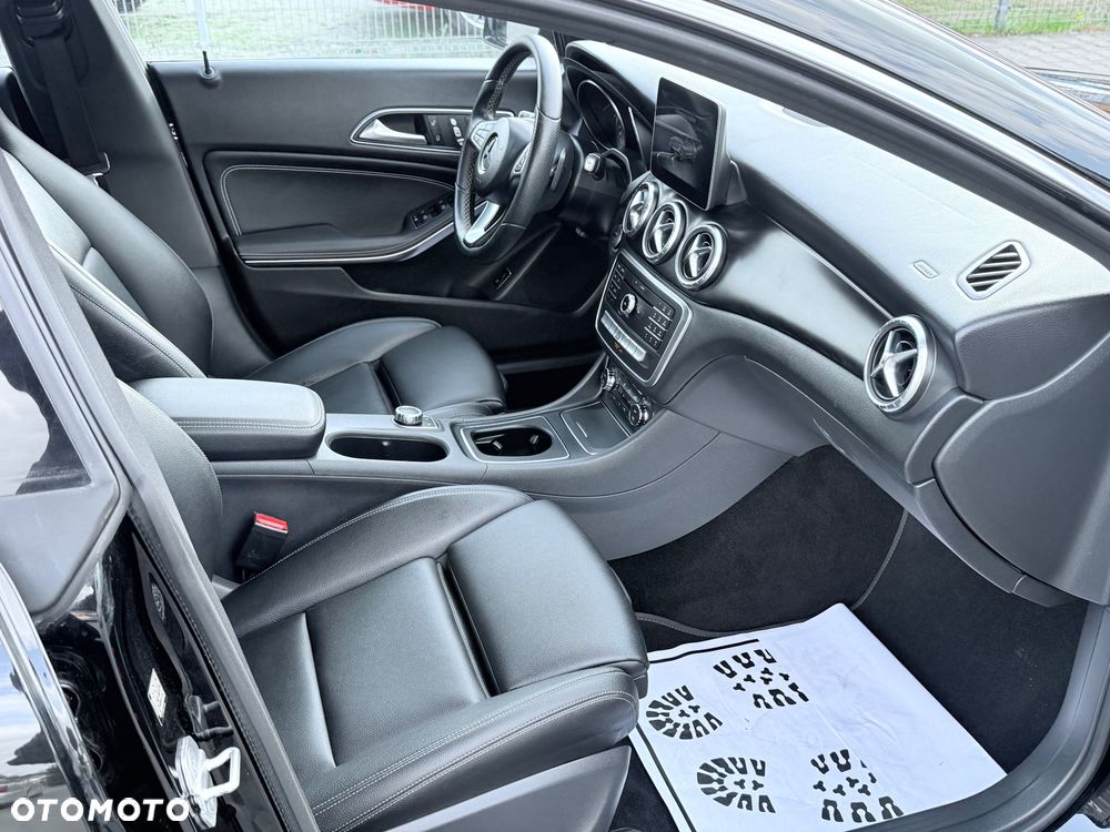 Mercedes-Benz CLA - 33