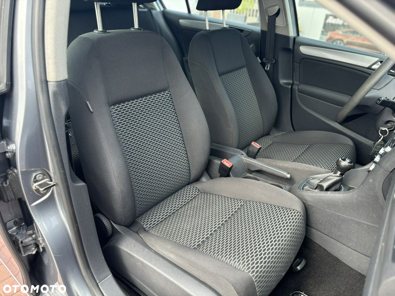 Volkswagen Golf - 24