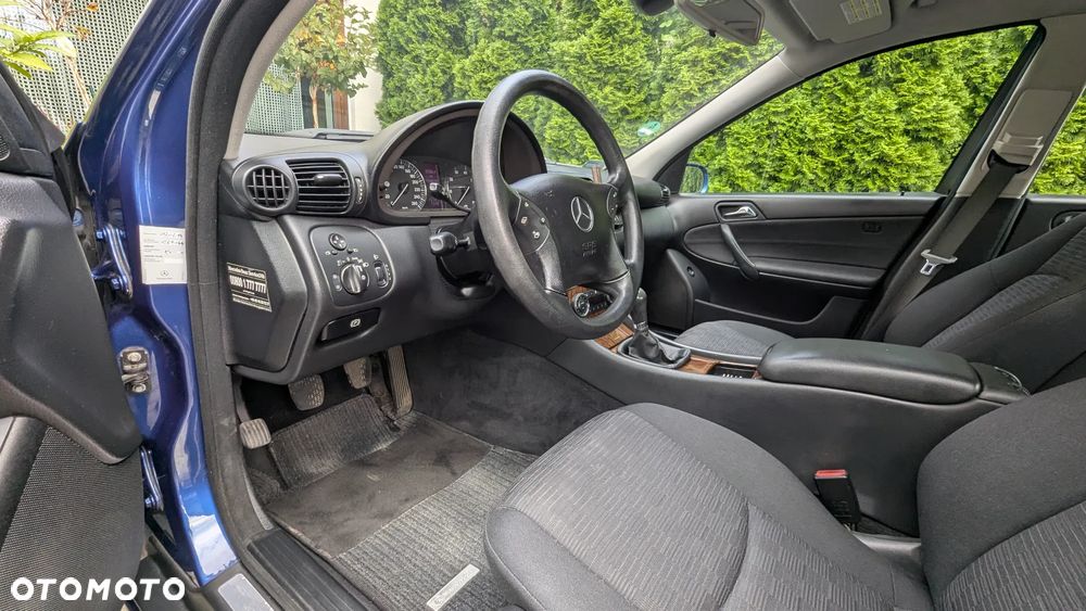 Mercedes-Benz Klasa C 180 T Kompressor Classic - 19