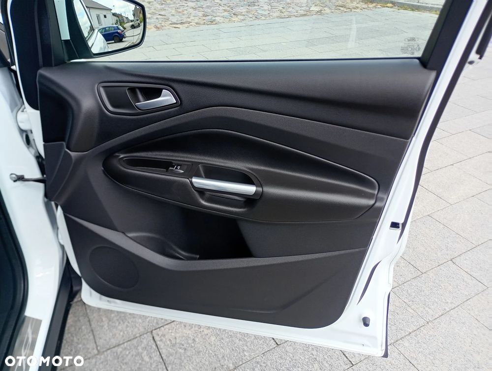 Ford Kuga 1.5 EcoBoost 2x4 Titanium - 25