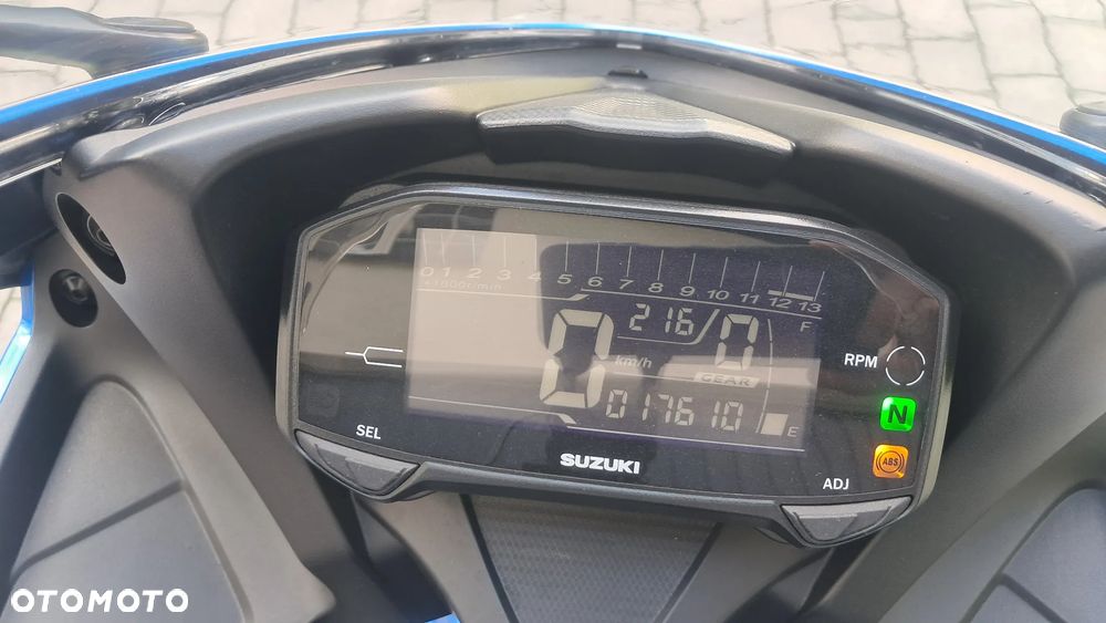 Suzuki GSX-R - 16