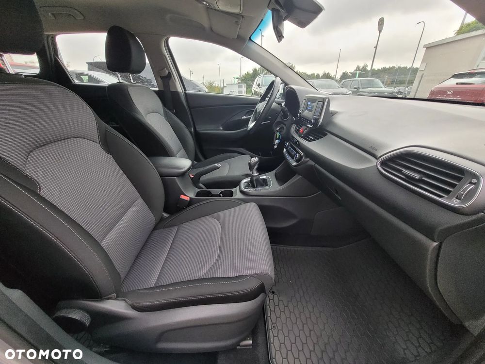Hyundai i30 1.5 DPI Classic + - 16