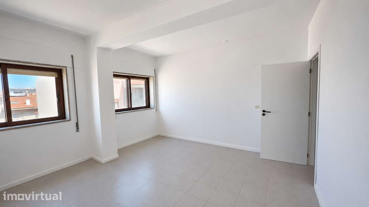 Quarto para Arrendamento Próximo da Praia e do Centro, Espinho  [17m²] - Grande imagem: 2/10