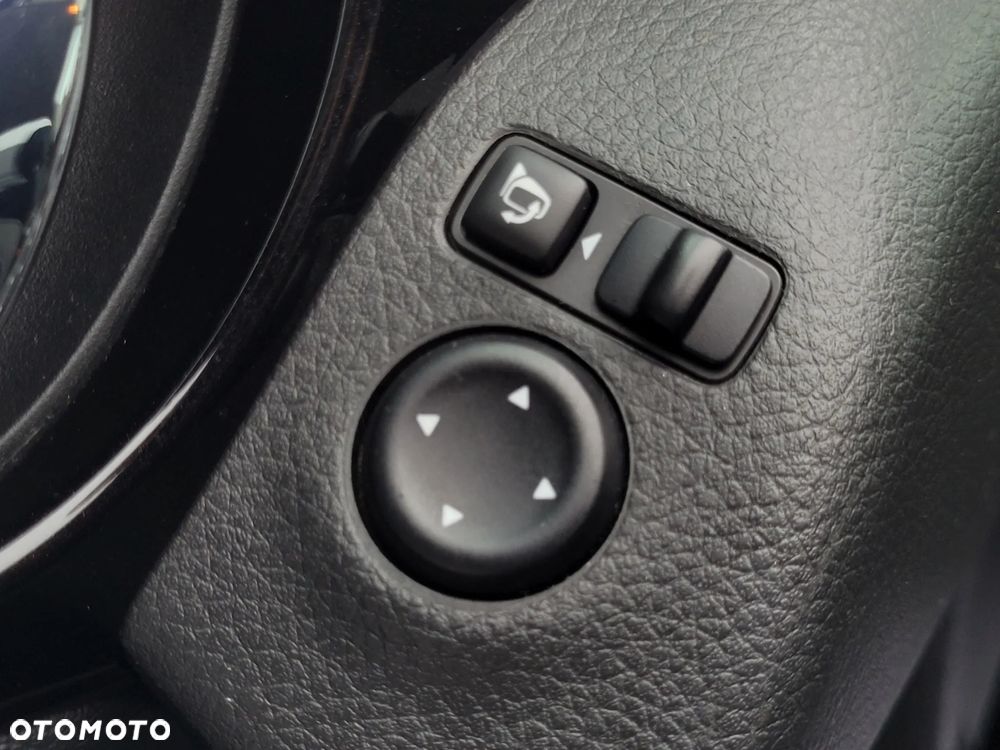 Nissan Qashqai 1.2 DIG-T N-Connecta - 24