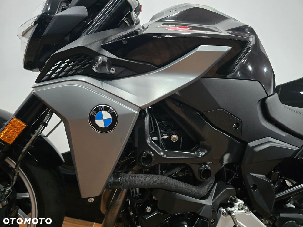 BMW F - 18