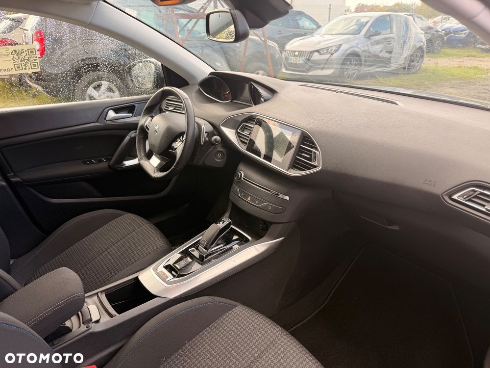 Peugeot 308 1.2 PureTech Allure S&S EAT8 - 16