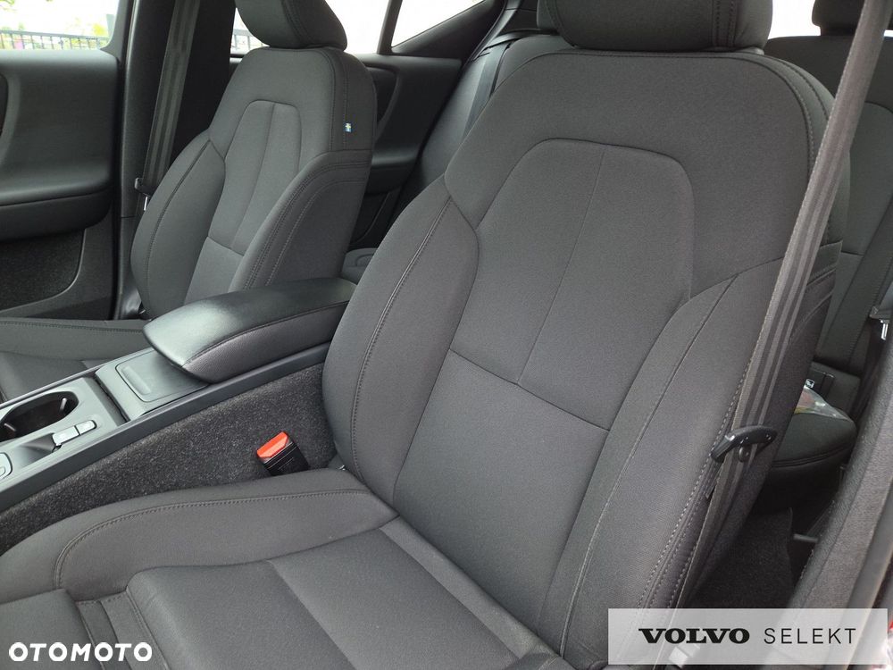 Volvo XC 40 T3 Momentum Pro - 23