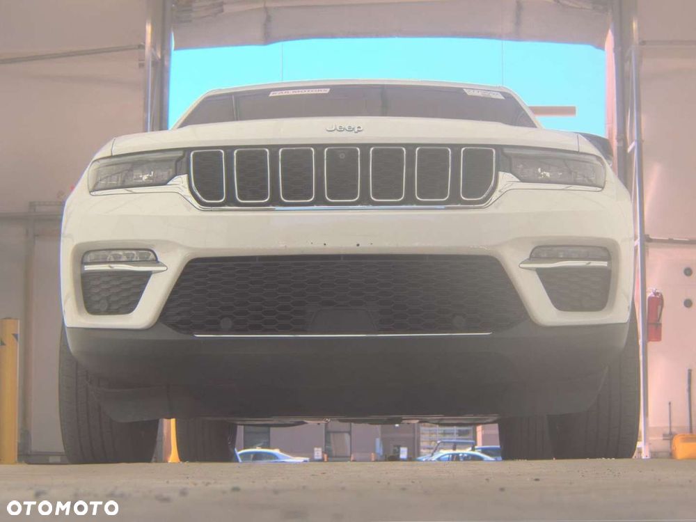 Jeep Grand Cherokee - 11