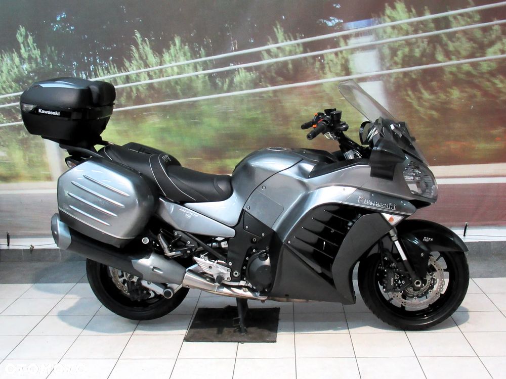 Kawasaki GTR - 6