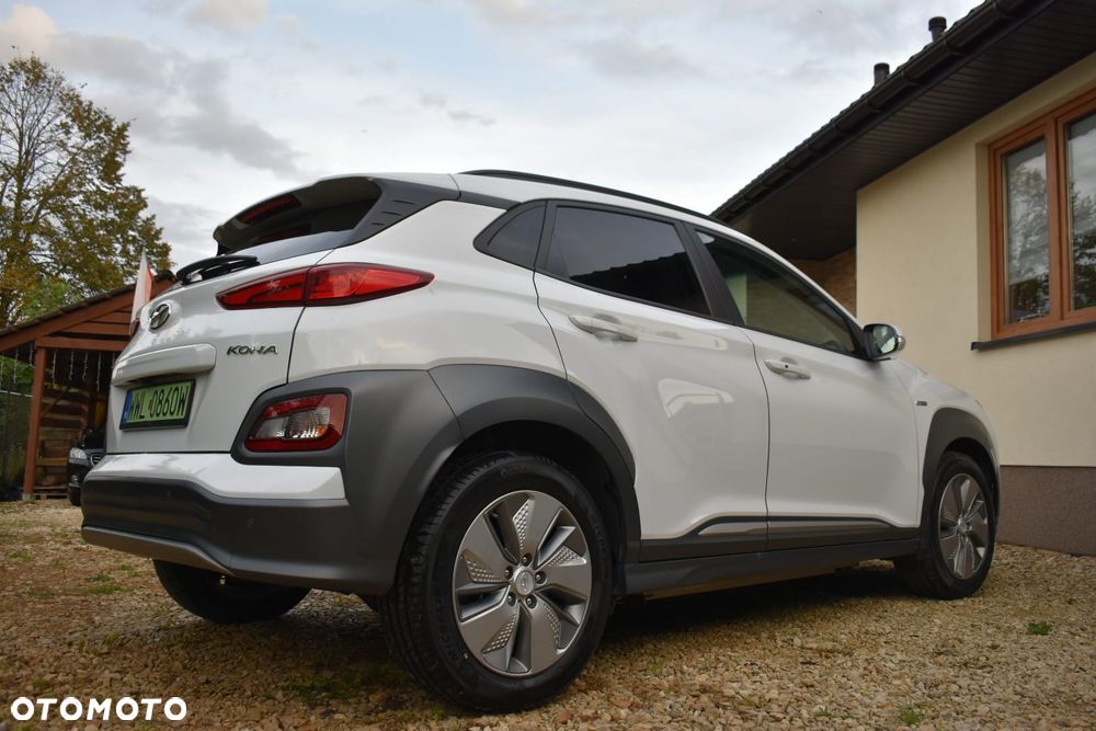Hyundai Kona 64kWh Premium - 12
