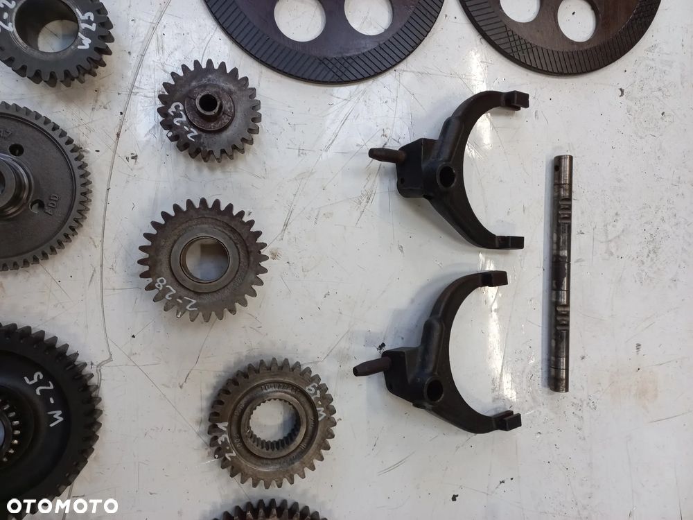 Części skrzyni case 4230,4240,3210,5905,855,495,995,795,695,wałek,kosz,rewers mechaniczny,404091R1,398270R3,1342559C1,2773382R1,CKC60366,synchronizator,65793c5,65793c4,c2,c3,c1,transmission,gear,shaft,70017c1, - 12