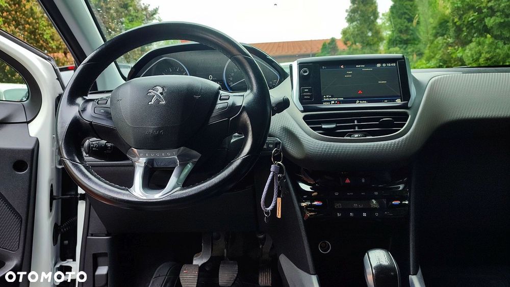 Peugeot 2008 1.2 Pure Tech Style S&S - 19