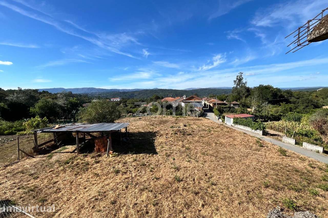 Moradia para reconstrução em Terreno Exclusivo com lindas vistas. - Grande imagem: 2/22
