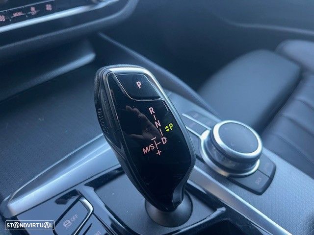 BMW 520 e Pack M - 25