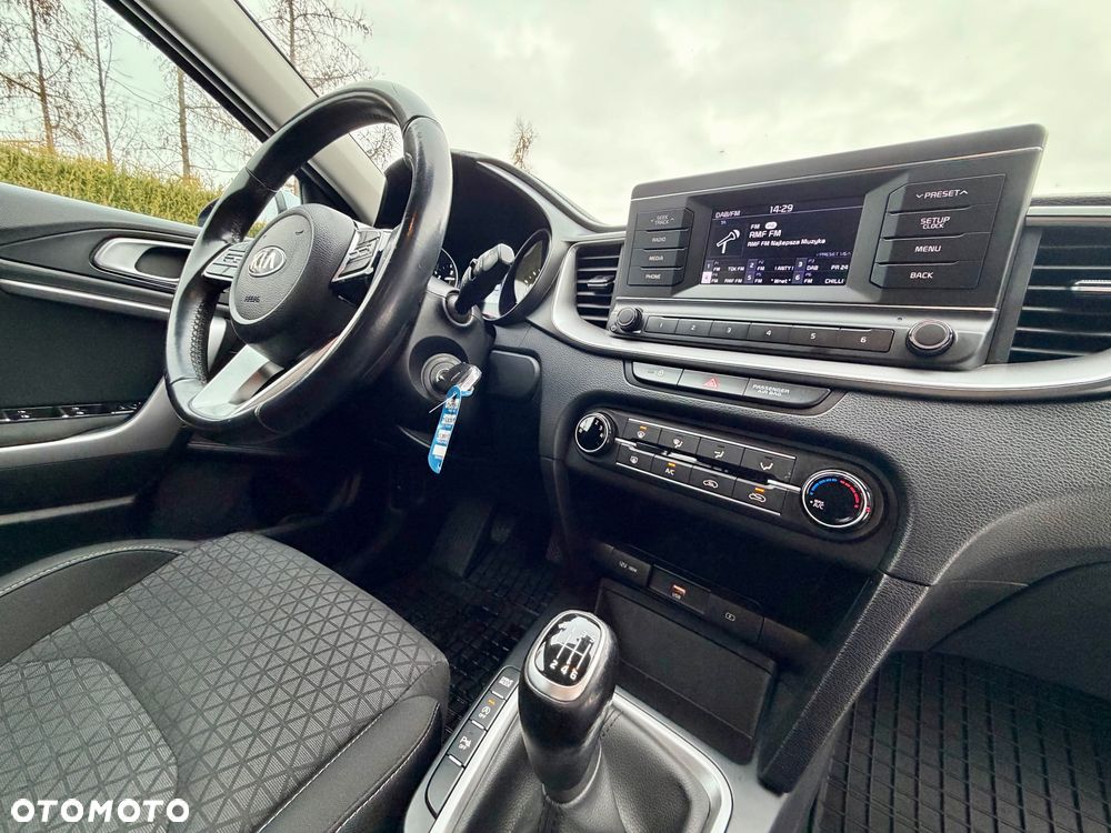 Kia Ceed 1.6 CRDi SCR M - 16