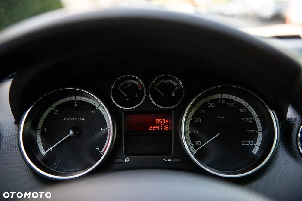 Peugeot 308 HDi FAP 135 Platinum - 29