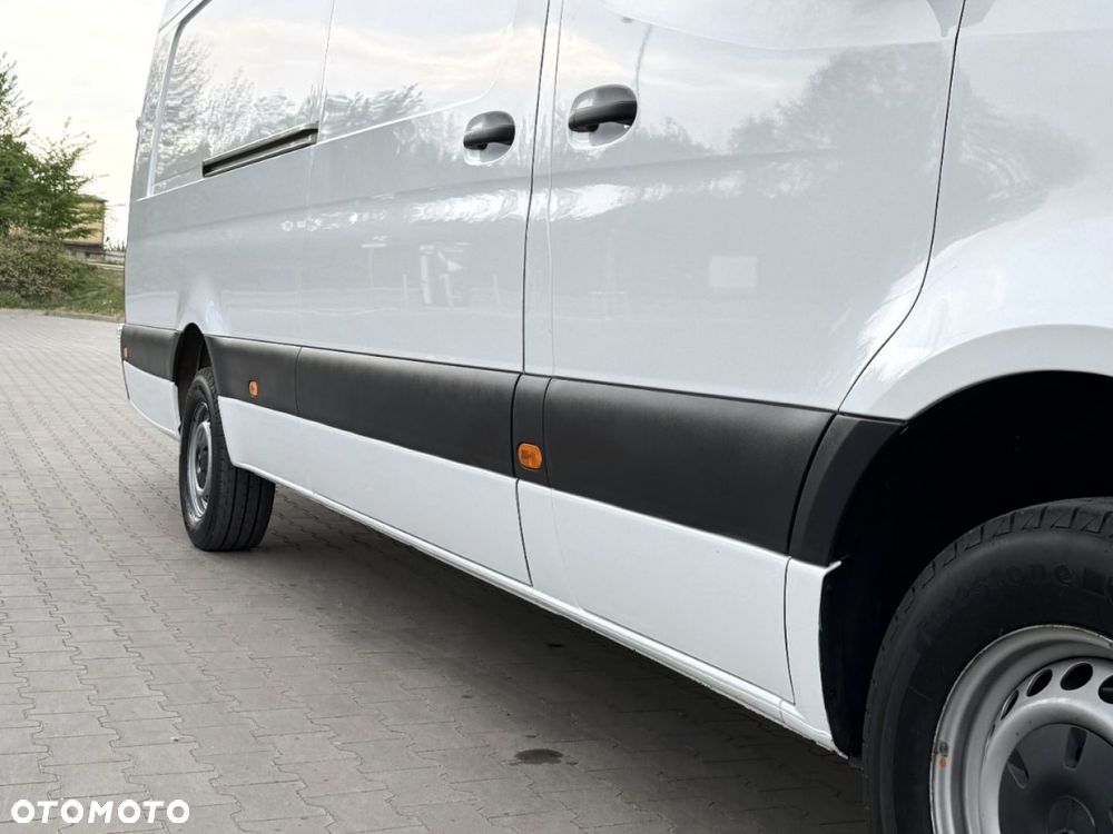 Mercedes-Benz Sprinter - 30