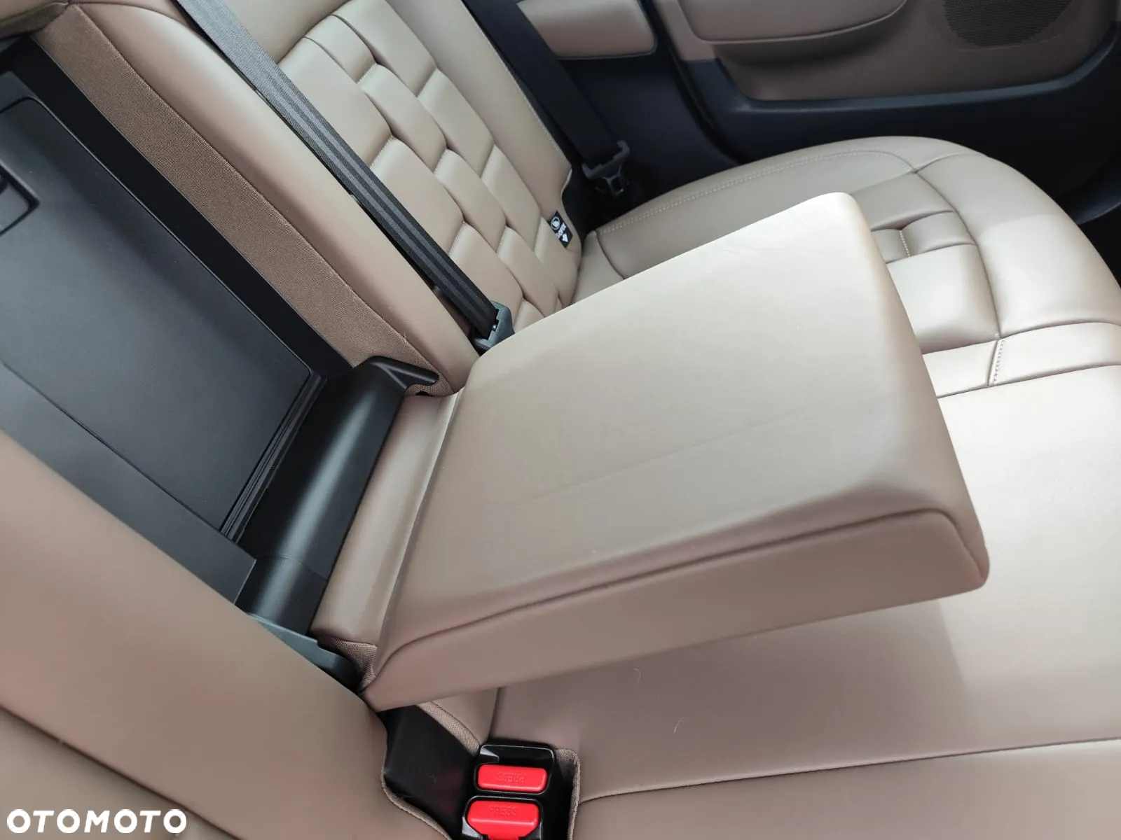 Citroën DS4 e-HDi 115 SoChic - 23