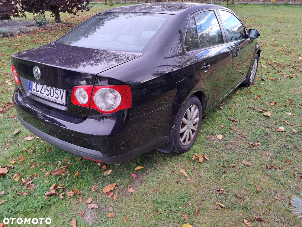 Volkswagen Jetta - 3