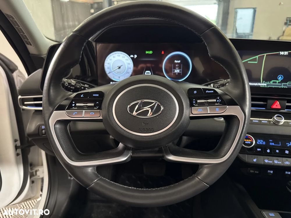 Hyundai Elantra - 17