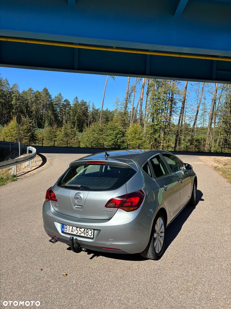 Opel Astra 1.6 Turbo Cosmo - 6