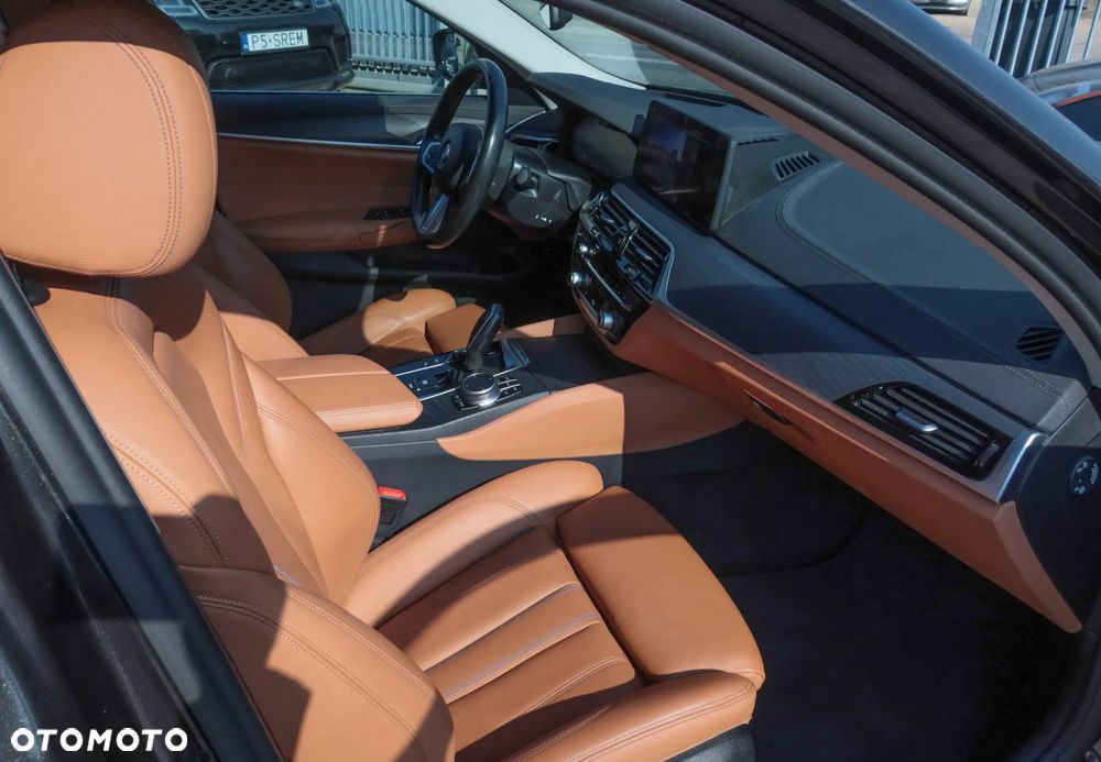 BMW Seria 5 530e Luxury Line sport - 22