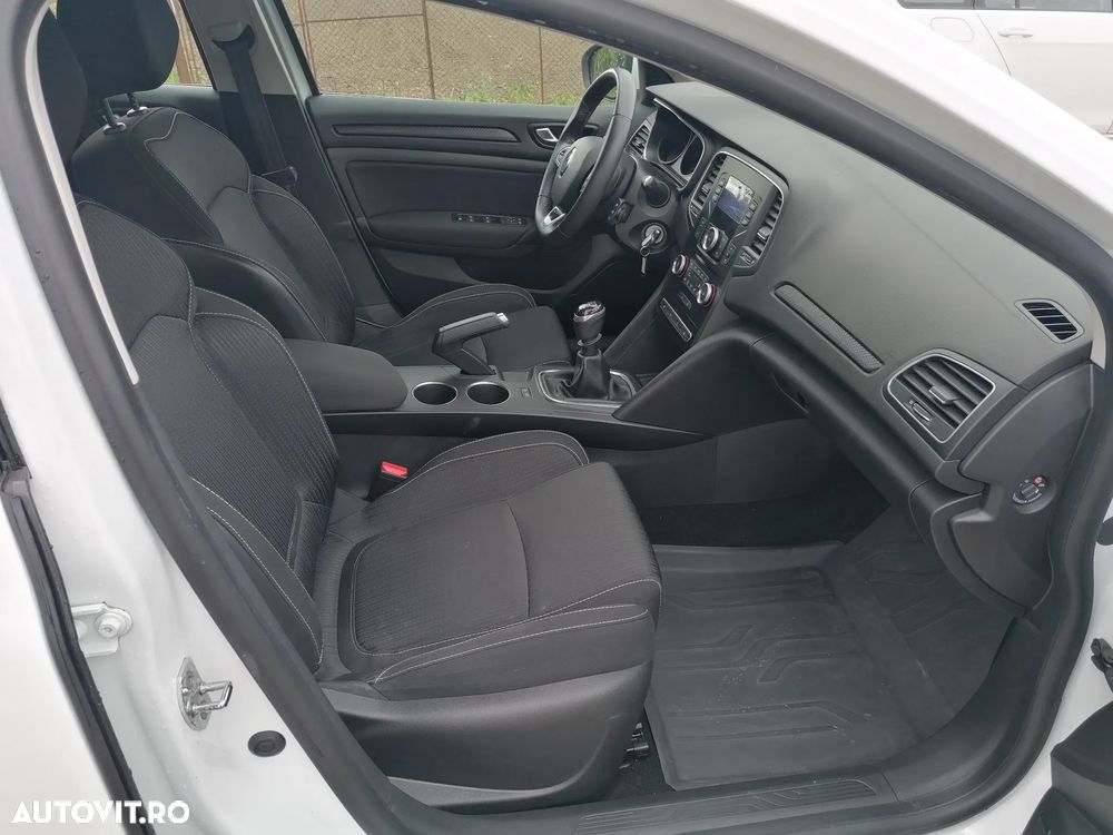 Renault Megane BLUE dCi Zen - 9