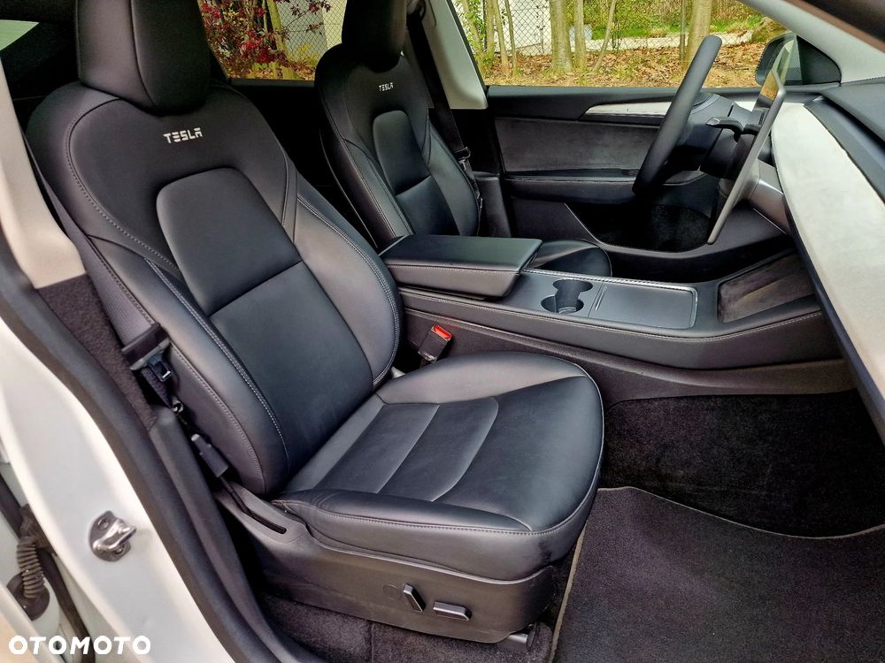 Tesla Model Y Long Range AWD - 5