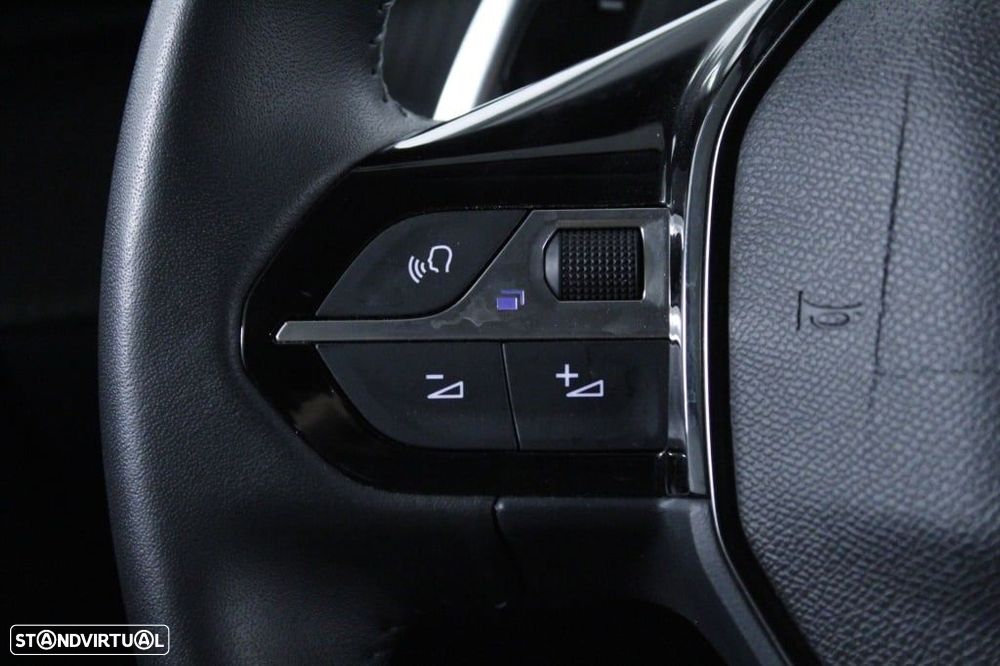 Peugeot 208 1.2 Hybrid Allure e-DCS6 - 23