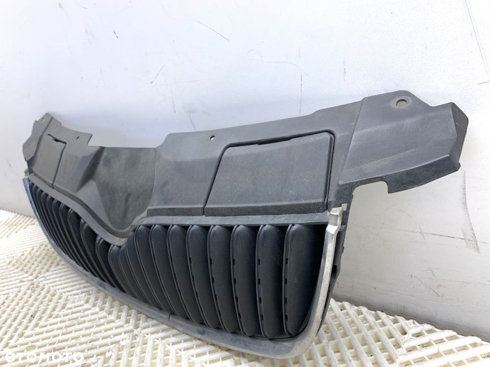 ATRAPA GRILL  SKODA FABIA II Combi (545) 2007 - 2014 1.4 63 kW [86 KM] benzyna 2007 - 2014 5J0853124 - 2